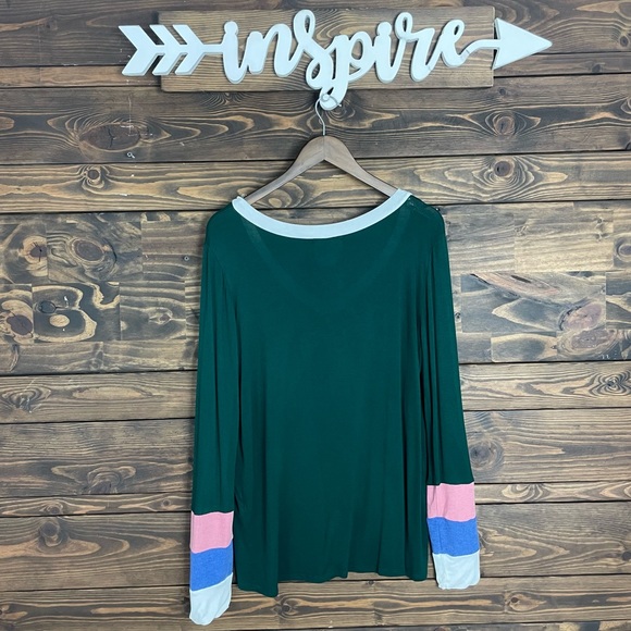 Fantastic Fawn | Contrast Ribbed Knit Colorblock Striped Cuff V-Neck Tee - Picture 4 of 5